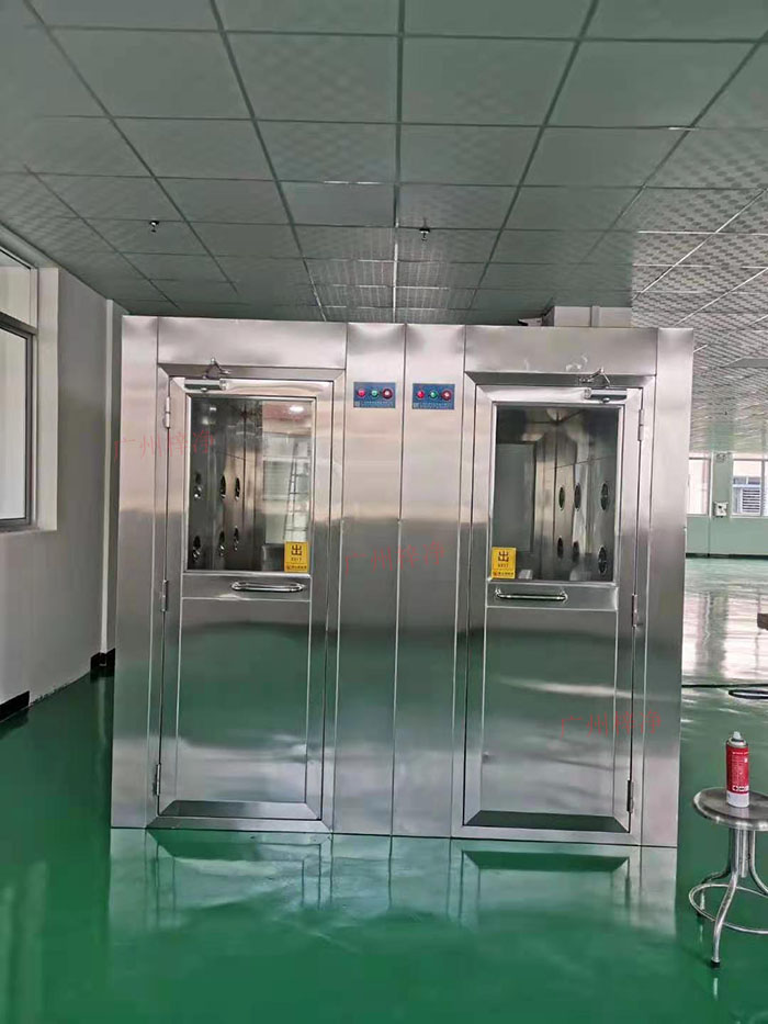 潔凈室風(fēng)淋室安裝現(xiàn)場(chǎng)實(shí)拍圖 潔凈室風(fēng)淋室安裝現(xiàn)場(chǎng)實(shí)拍圖