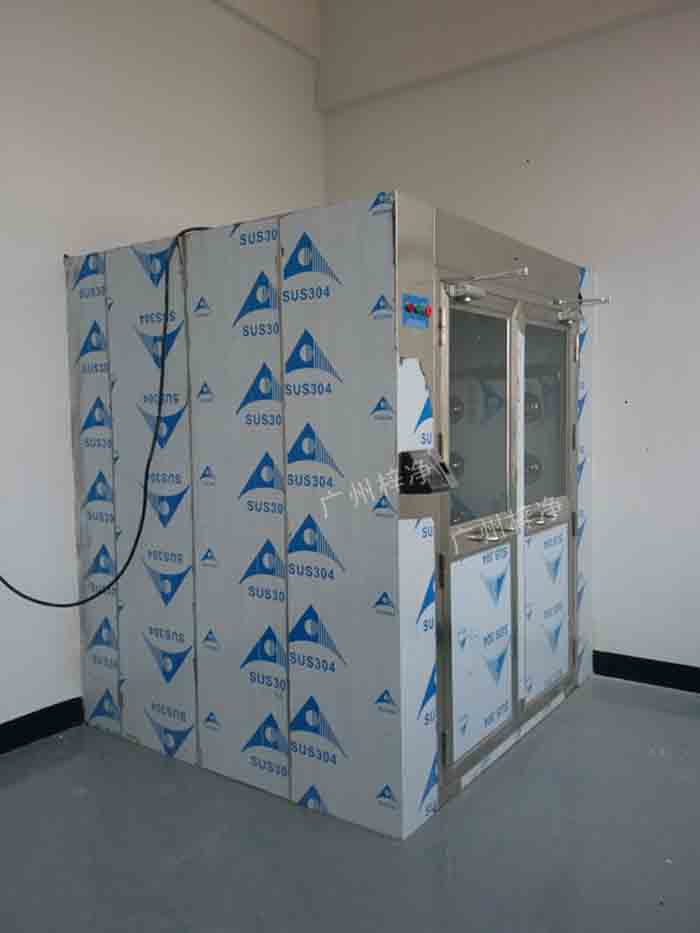 風(fēng)淋室的尺寸直接決定了其實(shí)際使用空間 風(fēng)淋室的尺寸直接決定了其實(shí)際使用空間